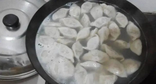 速凍餃子應該怎么煮，為什么煮速凍餃子要溫水下鍋？